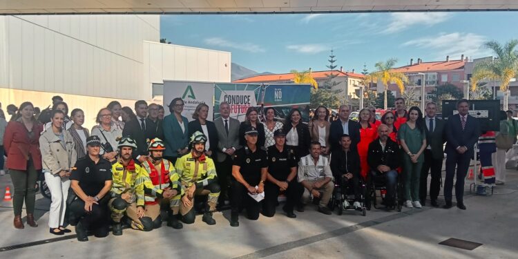 Inicio de la campaña Conduce tu futuro en Motril para fomentar la seguridad vial entre estudiantes andaluces.
